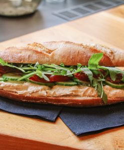 Baguette rustiek hummus